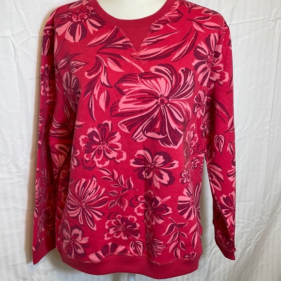 Karen Scott Tops - NWT. Karen Scott Sport Top